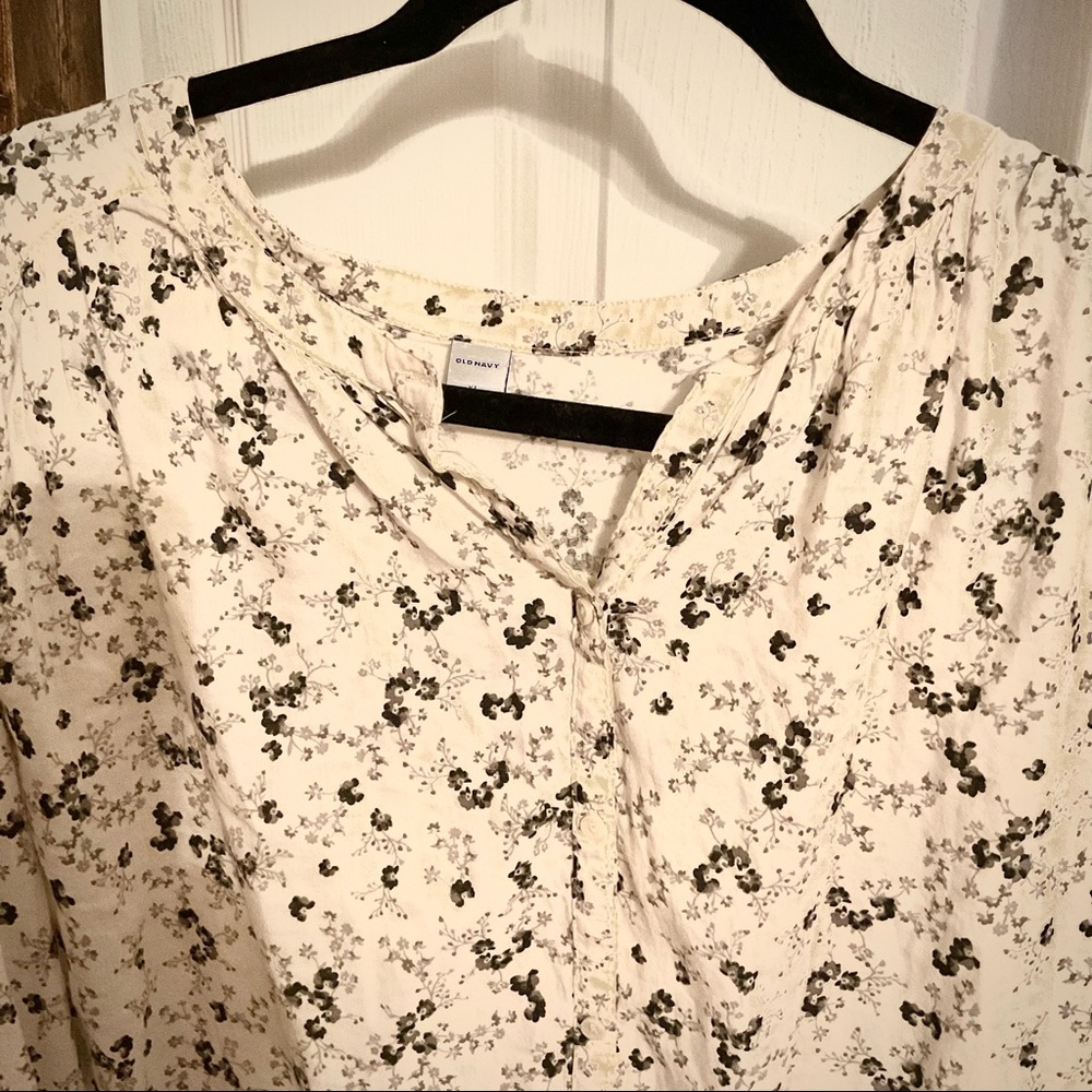 Old Navy Cute Blouse